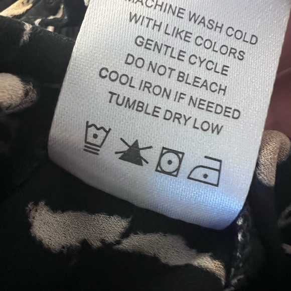 Sleeveless blouse - Picture 3 of 12